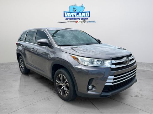 Used 2019 Toyota Highlander Plus FWD image 7