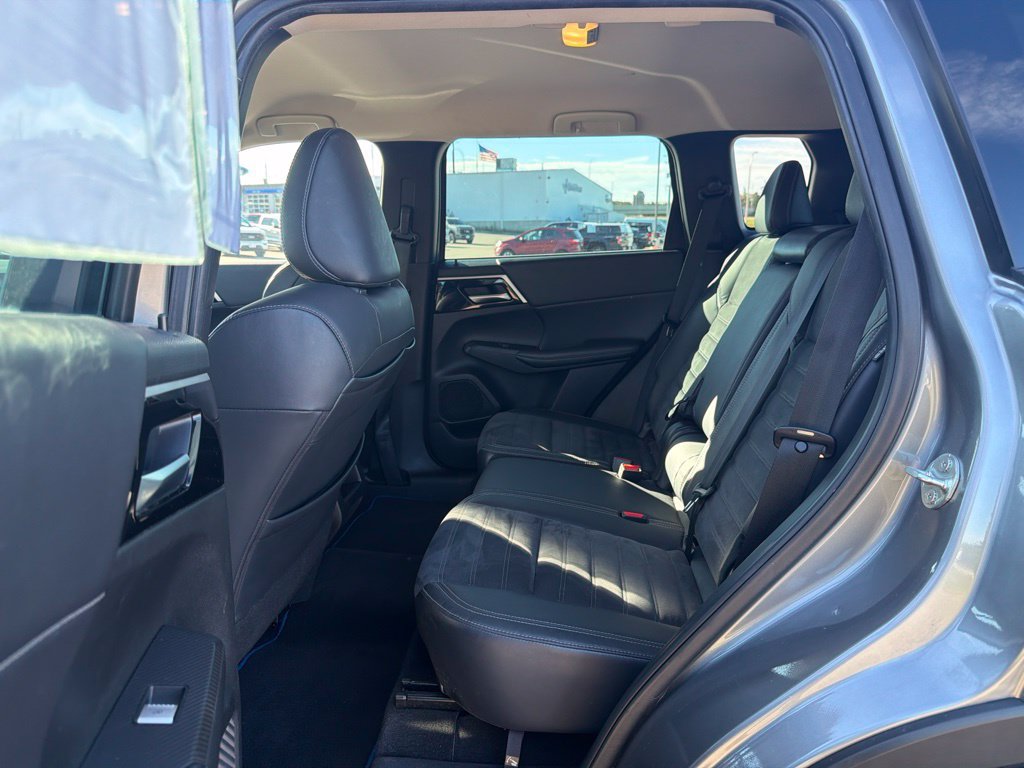 Used 2023 Mitsubishi Outlander 4WD Plug-In Hybrid image 20