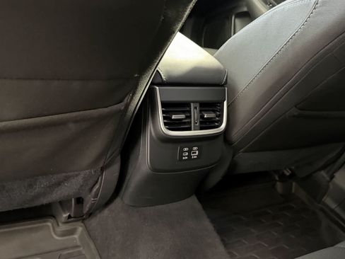 Used 2025 Subaru Outback Premium AWD/4WD image 13