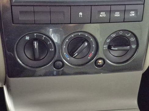 Used 2007 Ford Explorer Sport Trac XLT AWD/4WD image 19