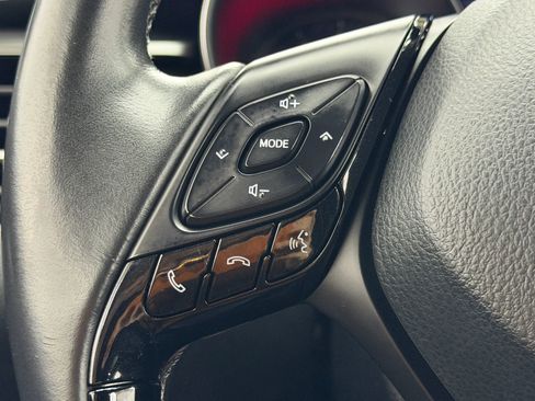 Used 2018 Toyota C-HR XLE image 18