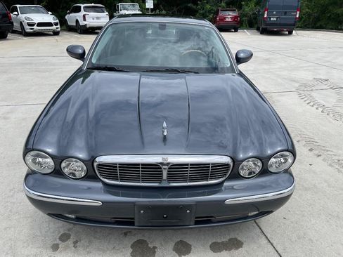 Used 2004 Jaguar XJ8 RWD image 3
