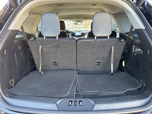 Used 2022 Ford Explorer XLT w/ Equipment Group 202A image 9