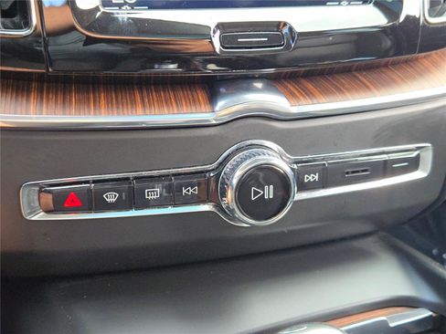 Used 2019 Volvo XC60 T8 Inscription AWD/4WD image 32