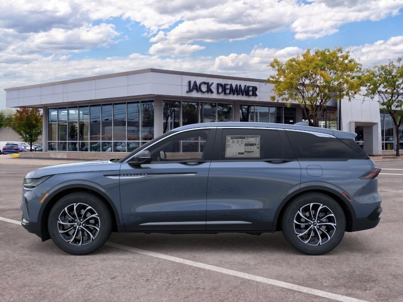 Used 2026 Lincoln Nautilus Premier AWD/4WD image 3