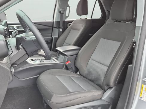 Used 2023 Ford Explorer XLT AWD/4WD image 11