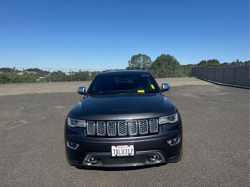 Used 2017 Jeep Grand Cherokee Overland AWD/4WD image 2