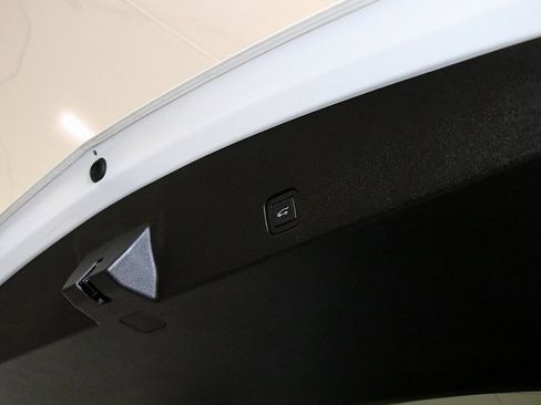 Used 2023 Cadillac XT6 Luxury image 31