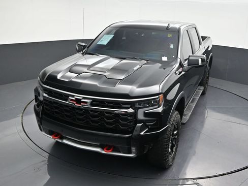 Used 2025 Chevrolet Silverado 1500 ZR2 w/ Technology Package image 26