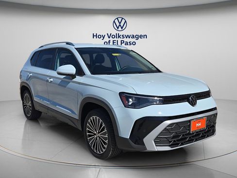New 2026 Volkswagen Taos SE FWD image 1