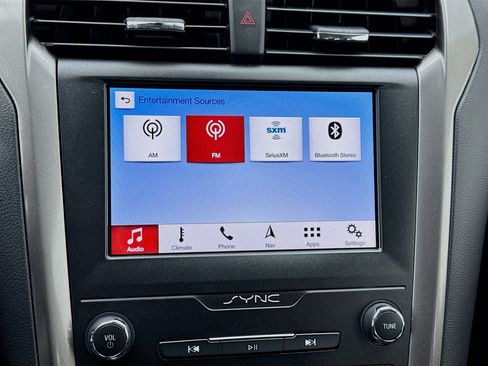 Used 2019 Ford Fusion SE image 11