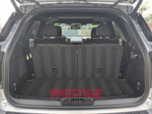 Used 2025 Ford Explorer Platinum w/ Ultimate Package image 9