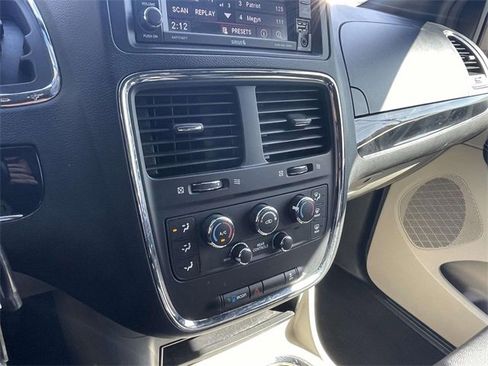 Used 2019 Dodge Grand Caravan SXT image 25