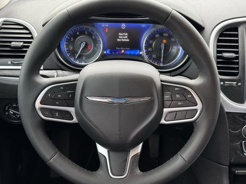 Used 2023 Chrysler 300 Touring L w/ Comfort Group image 14