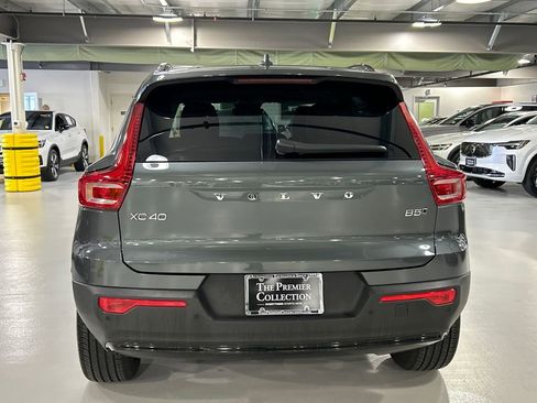 Used 2026 Volvo XC40 B5 Core w/ Climate Package image 3