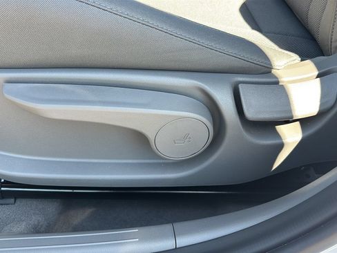 Certified 2025 Hyundai Elantra SE FWD image 19