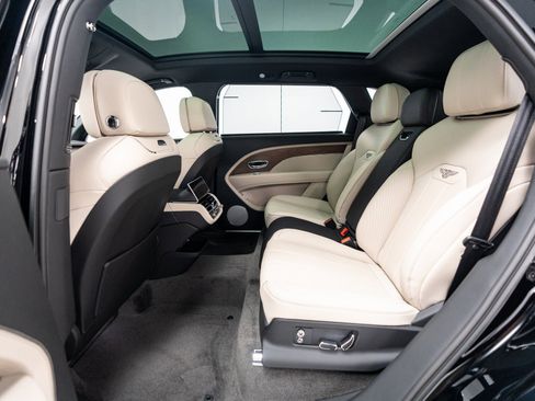 Certified 2024 Bentley Bentayga Extended Wheelbase image 24