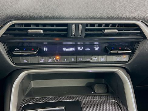 Used 2025 MAZDA CX-70 Plug-In Hybrid w/ Premium Pkg image 11