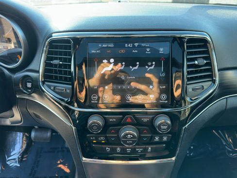 Used 2020 Jeep Grand Cherokee Limited w/ Luxury Group II image 43