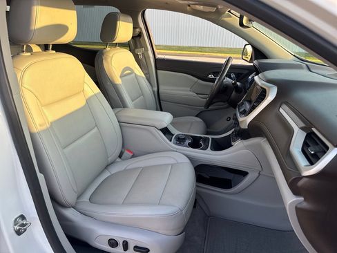 Used 2021 GMC Acadia SLT w/ Technology Package FWD image 11