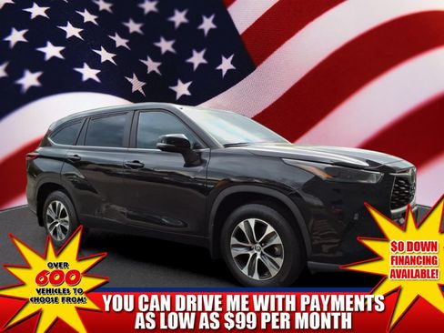 Used 2023 Toyota Highlander XLE AWD/4WD image 1