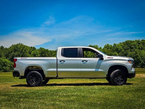 Used 2022 Chevrolet Silverado 1500 Custom Trail Boss w/ LPO, Dark Essentials Package AWD/4WD image 2