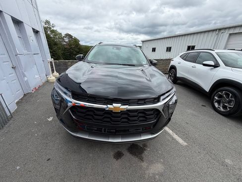 New 2026 Chevrolet Trax LT w/ LT Convenience Package FWD image 8