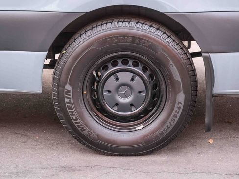 Used 2023 Mercedes-Benz Sprinter 2500 image 8