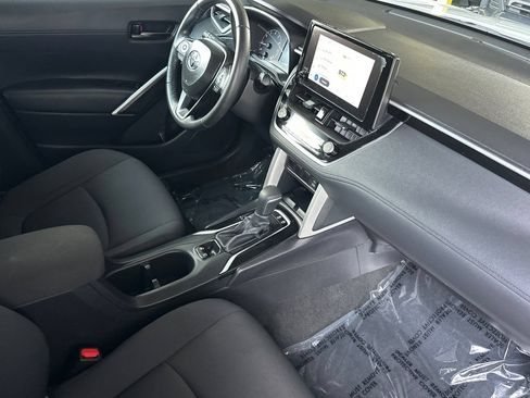 Certified 2025 Toyota Corolla Cross LE FWD image 17