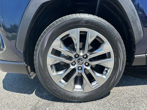 Used 2021 Toyota RAV4 XLE Premium AWD/4WD image 9