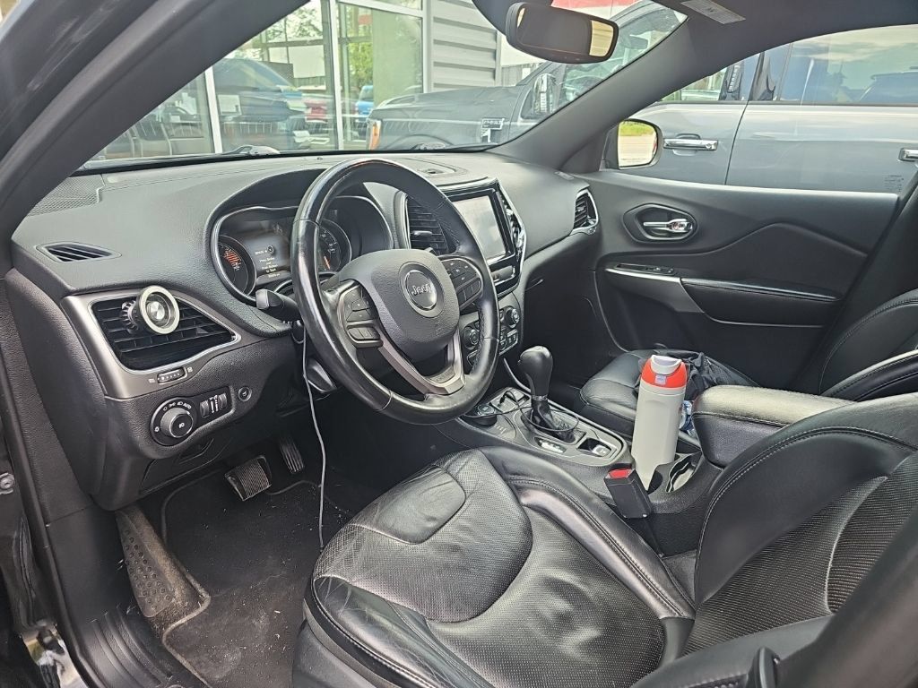 Used 2019 Jeep Cherokee High Altitude AWD/4WD image 6