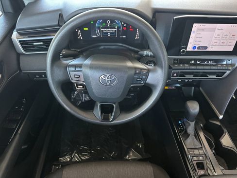 Used 2025 Toyota Camry LE FWD image 13