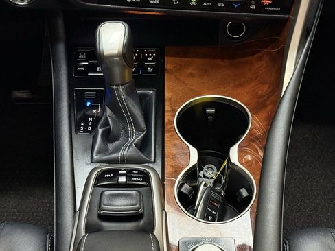 Used 2018 Lexus RX 450hL Premium image 21