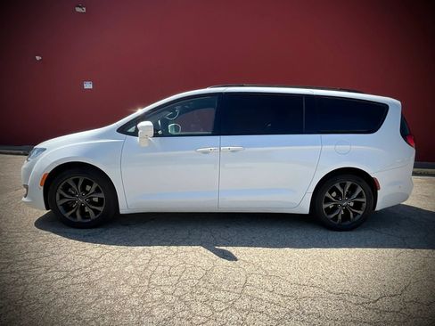 Used 2018 Chrysler Pacifica Touring-L Plus w/ Advanced Safetytec Group FWD image 2