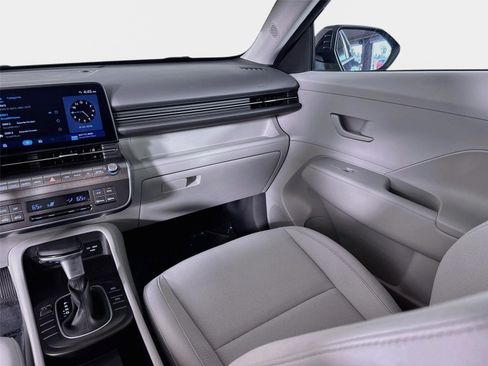 Used 2025 Hyundai Kona SEL FWD image 23