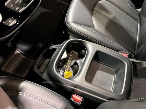 New 2026 Chrysler Pacifica Select image 8