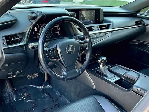 Used 2019 Lexus ES 300h image 16