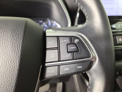 Used 2021 Toyota Highlander XLE AWD/4WD image 24
