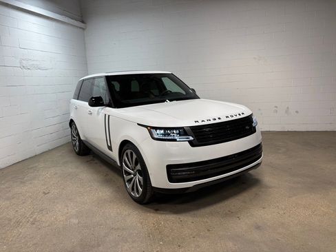 New 2025 Land Rover Range Rover SE image 4