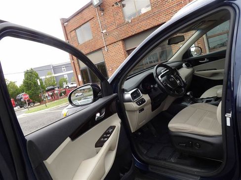 Used 2019 Kia Sorento AWD w/ LX Convenience Package image 10