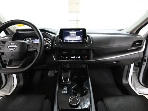 Used 2025 Nissan Rogue SV AWD/4WD image 2