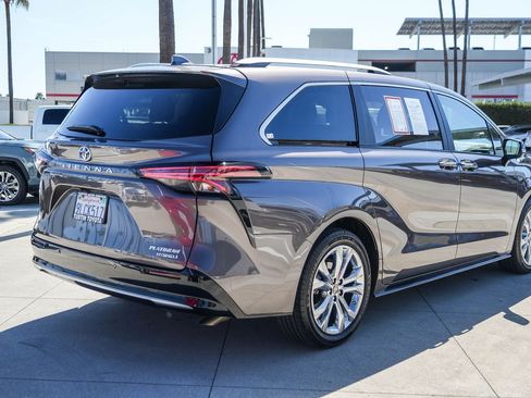 Certified 2024 Toyota Sienna Platinum FWD image 6