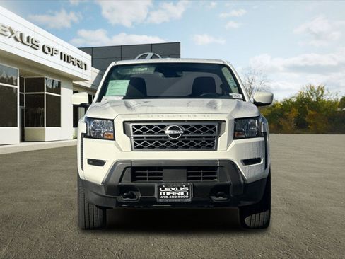 Used 2023 Nissan Frontier SV image 5