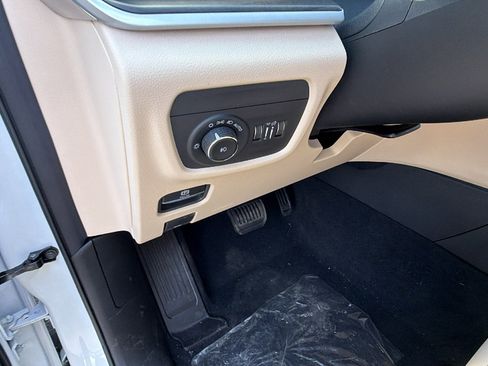New 2026 Jeep Grand Cherokee L Limited AWD/4WD image 23