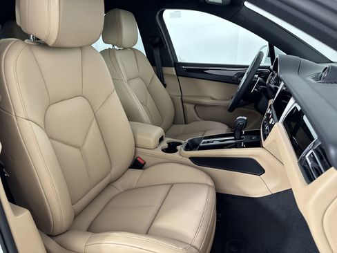 Certified 2025 Porsche Macan image 30