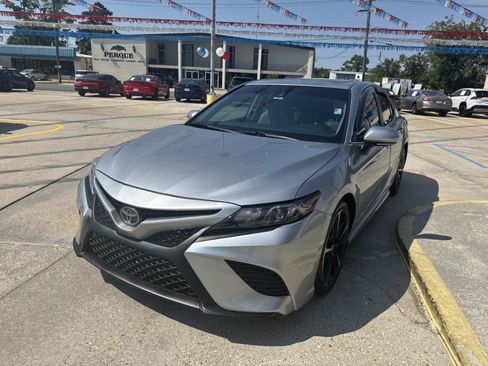 Used 2020 Toyota Camry SE w/ Convenience Package image 3