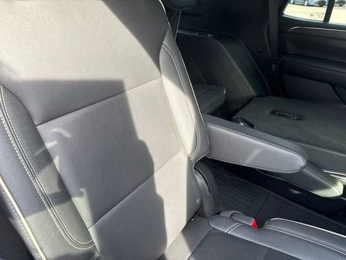 Used 2023 GMC Yukon SLT w/ SLT Luxury Package AWD/4WD image 19