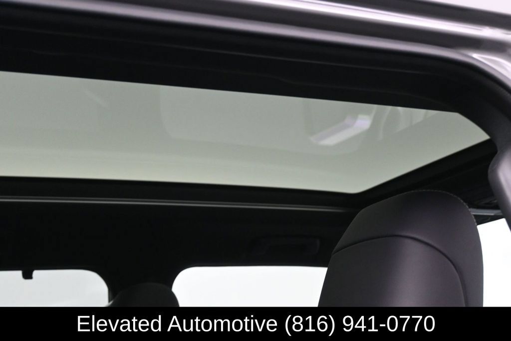 Used 2025 Lexus GX 550 w/ Accessory Package (2T) AWD/4WD image 12
