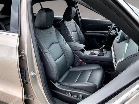 Used 2024 Cadillac XT4 Premium Luxury w/ Technology Package FWD image 7