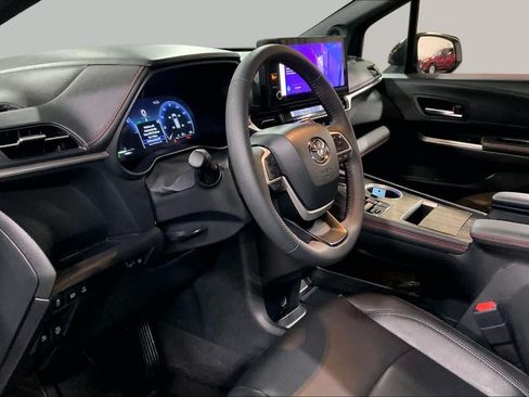 Certified 2025 Toyota Sienna XSE w/ XSE Plus Package AWD/4WD image 18